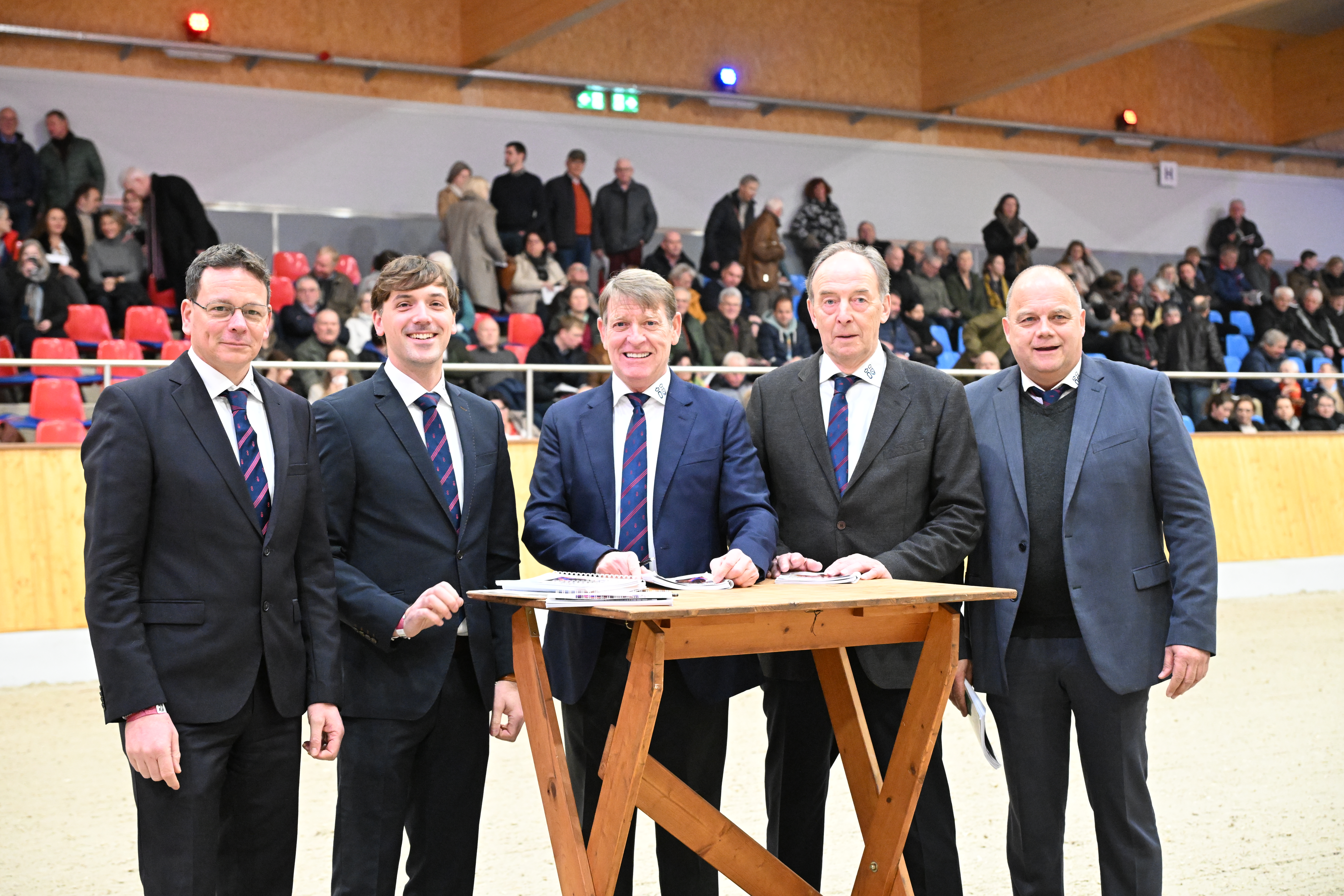 Mitglieder der Körkomission des Springpferdezuchtverbandes Oldenburg-International e.V.